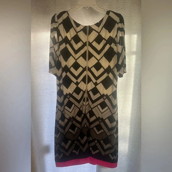 NWOT- Eliza J Geometric‎ Print Zippered Lined Dress. Size 12. - Picture 5 of 7